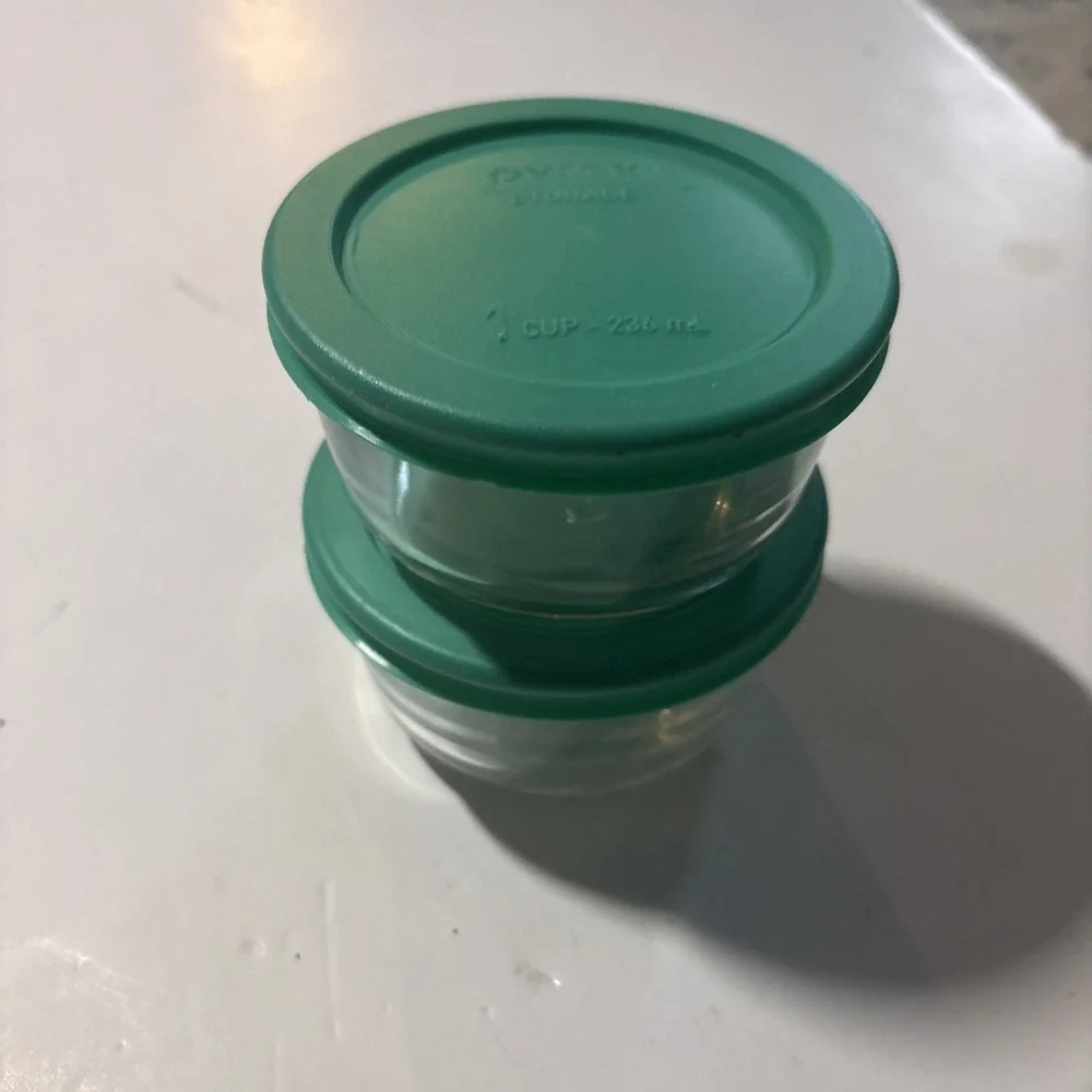 Pyrex Lot Of 2 7202 1 Cup Green Tinted Glass Bowls & Green Lids EUC